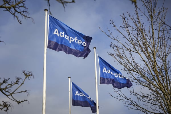 Adapteo übernimmt die niederländische Dutch Cabin Group