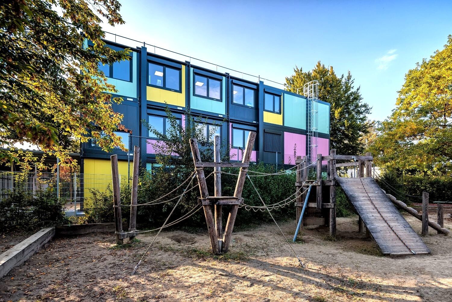 <span id="hs_cos_wrapper_name" class="hs_cos_wrapper hs_cos_wrapper_meta_field hs_cos_wrapper_type_text" style="" data-hs-cos-general-type="meta_field" data-hs-cos-type="text" >Inklusion mit bunter Containerschule in Erding</span>