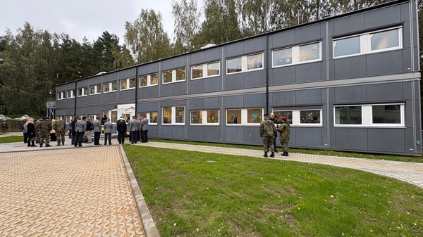Adapteo baut modulare Schule für Bundeswehr in Vilnius